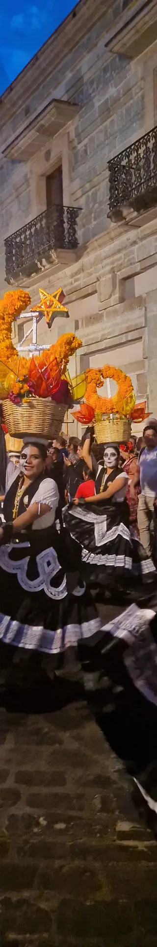 Umzüge mit Tanz und Musik